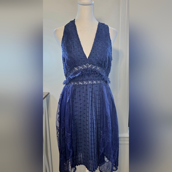 foxiedox Dresses & Skirts - NWT Anthropologie Foxiedox Lace Midi Dress Women's Size Small